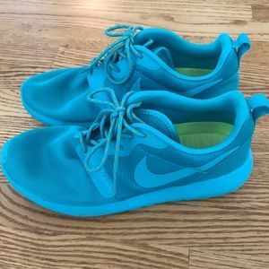 Nike Roshe Women’s size 9
